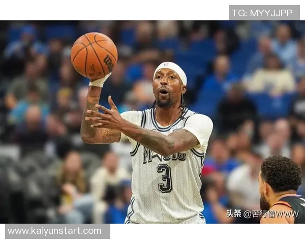 身材高挑的里斯身穿尼克斯配色大衣观战NBA绯闻男友小卡特为魔术出战 身材高挑的里斯身穿尼克斯配色大衣观战NBA绯闻男友小卡特为魔术出战